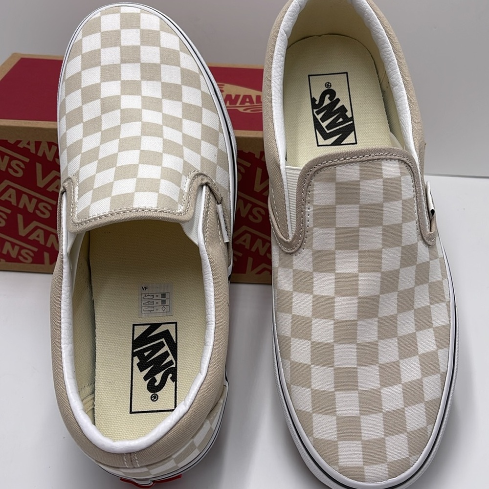 Vans Men’s Classic Slip-On
Color Theory Checkerboard
VN0A7Q5DBLL
Sneakers - Picture 12 of 16
